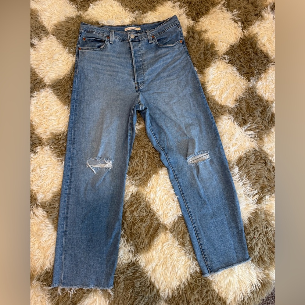 Levi’s ribcage straight ankle distressed jeans size 31 women’s high rise stretch